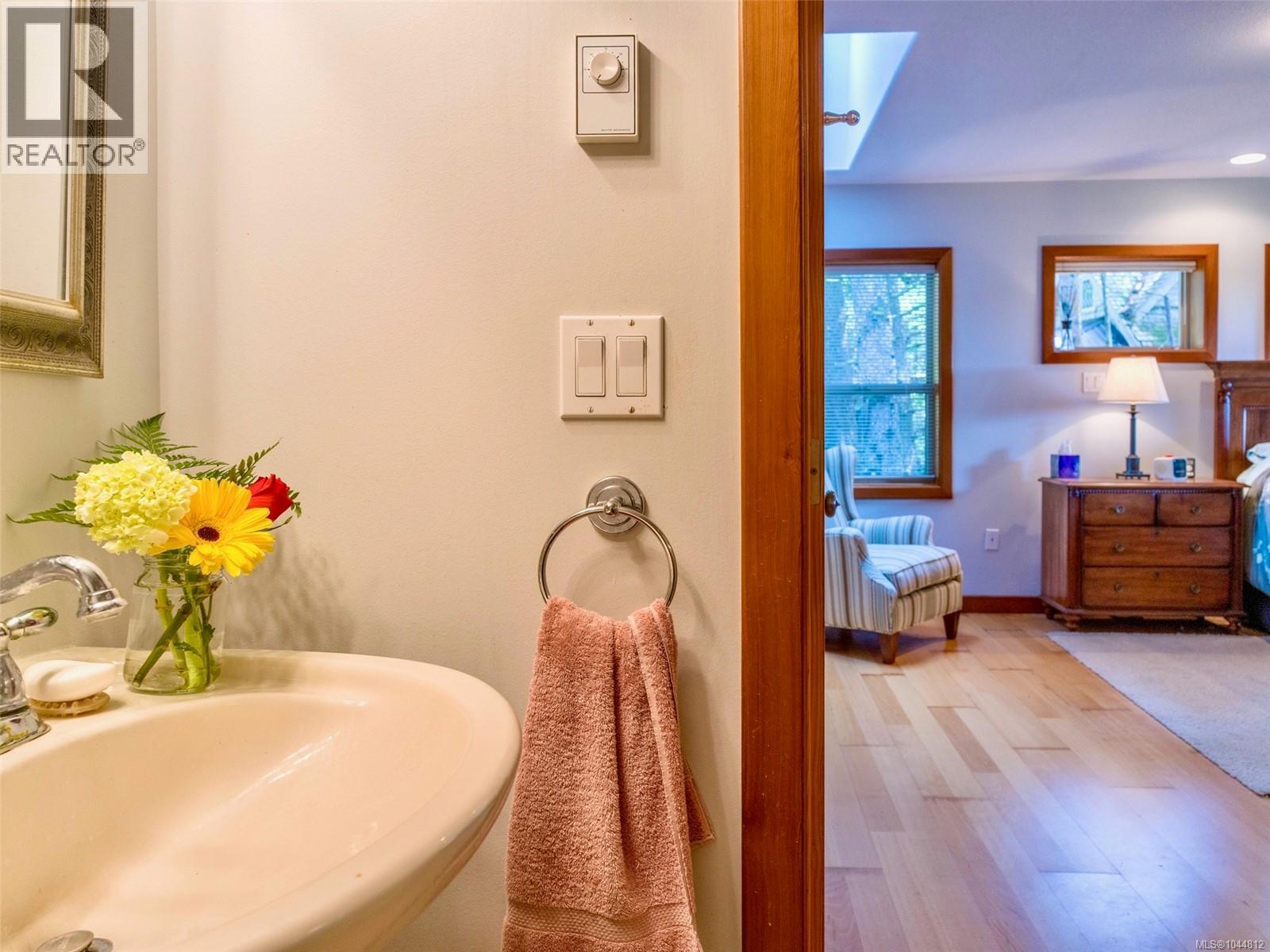 1261 Lynn Rd, Tofino, British Columbia  V0R 2Z0 - Photo 16 - 1044812