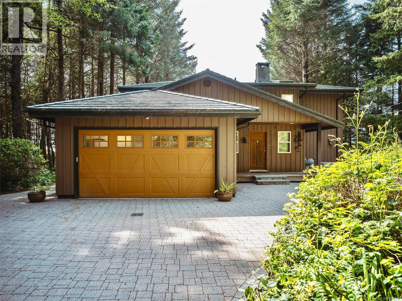 1261 Lynn Rd, Tofino, British Columbia  V0R 2Z0 - Photo 2 - 1044812