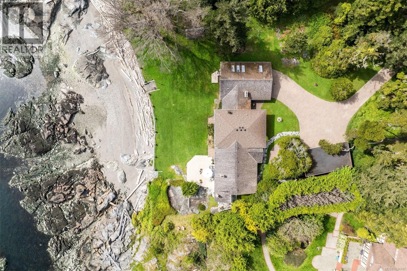 3035 McAnally Rd, Saanich, British Columbia