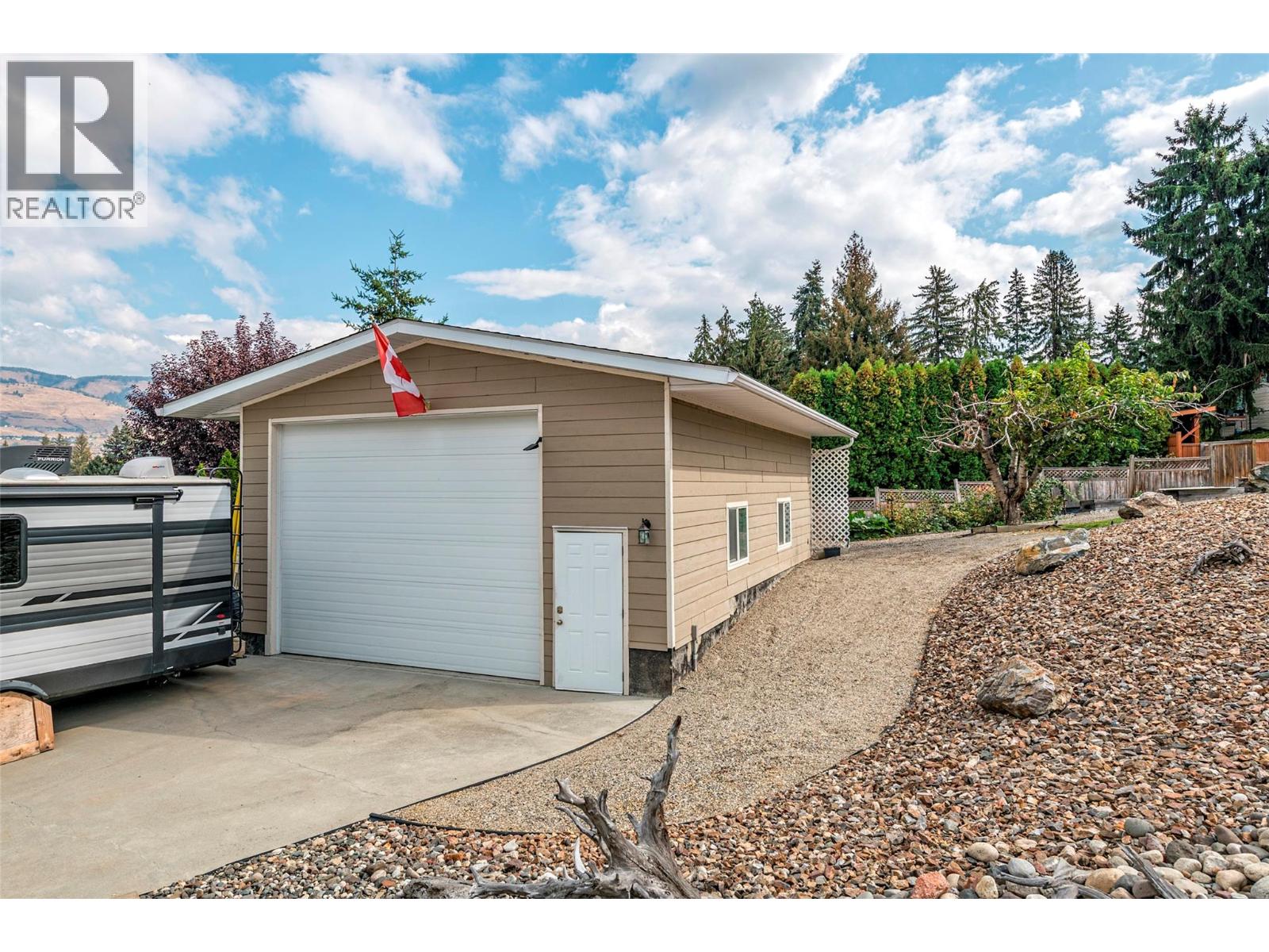 11410 Tassie Drive, Coldstream, British Columbia  V1B 1H4 - Photo 4 - 10396259