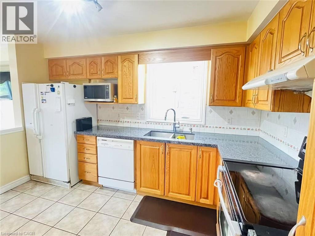 136 Hidden Creek Drive, Kitchener, Ontario  N2N 3N7 - Photo 4 - 40837449