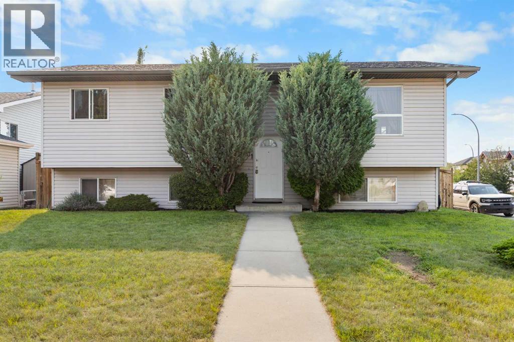 1501 Strathcona Close, Strathmore, Alberta  T1P 1S2 - Photo 1 - A2334075