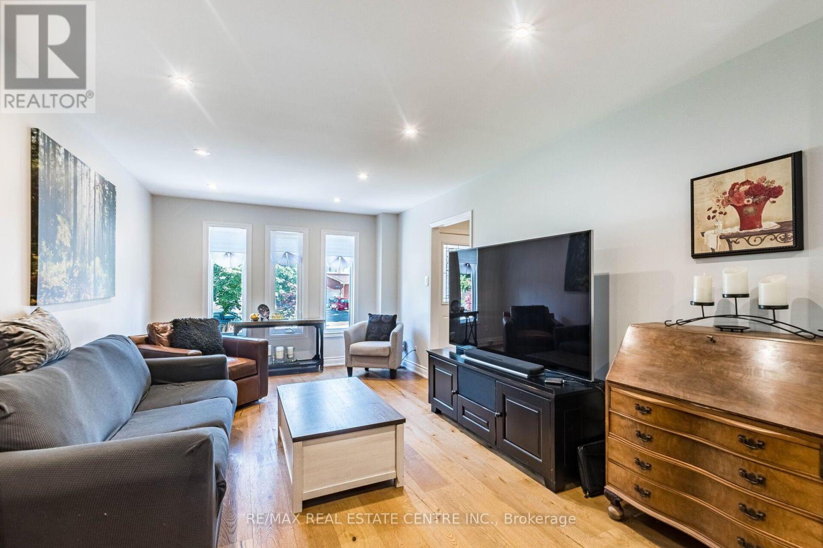 1571 Meadowfield Crescent, Mississauga, Ontario  L5M 4T4 - Photo 4 - W13629380
