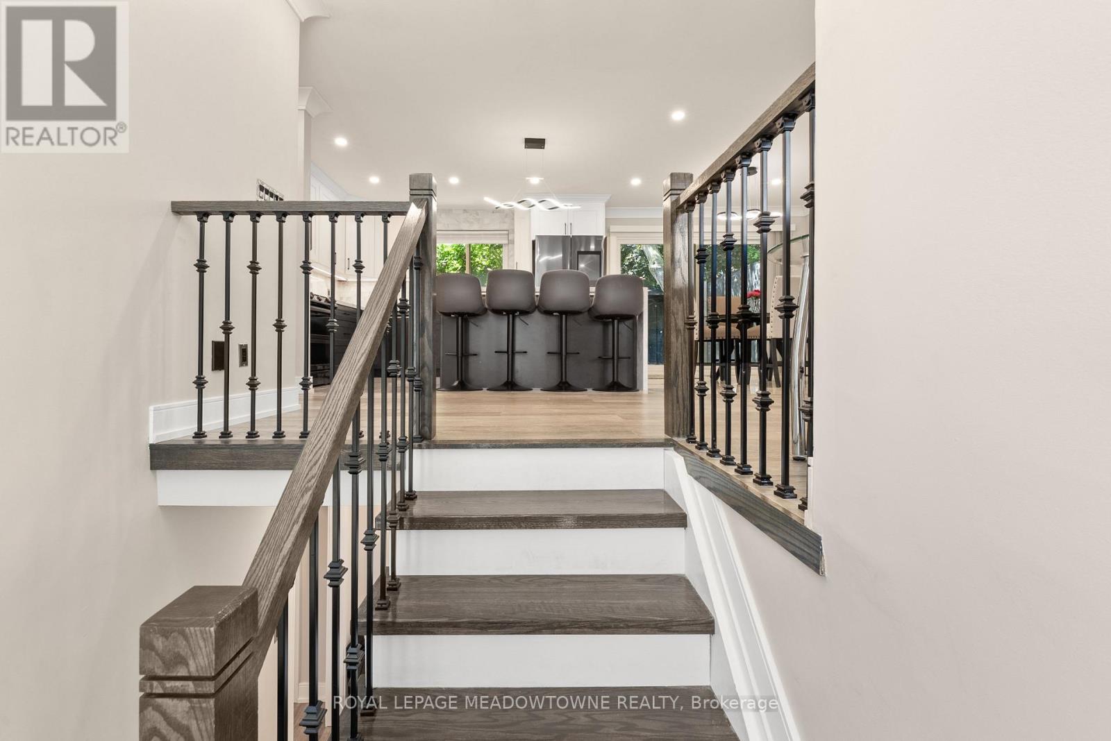 1268 Forest Hill, Oakville, Ontario L6H 2C3 - Photo 2 - W13629400