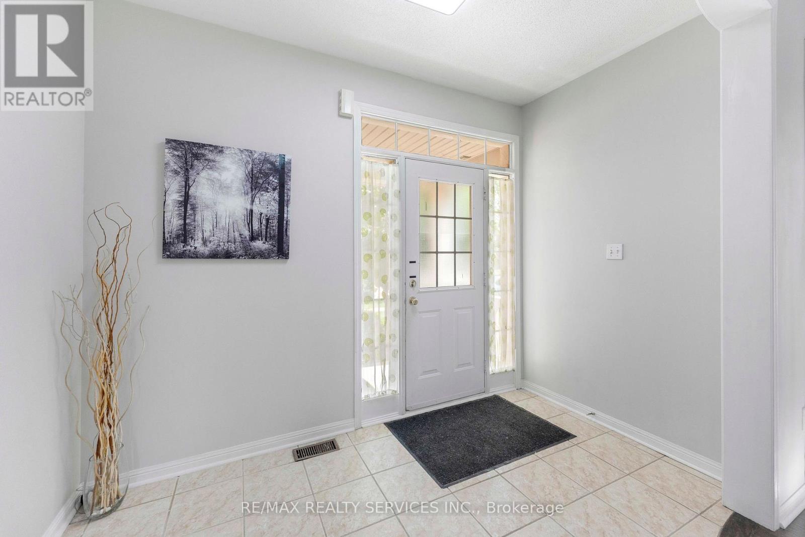 3696 Waterfall Crescent, Mississauga, Ontario  L5N 8G8 - Photo 5 - W13628986