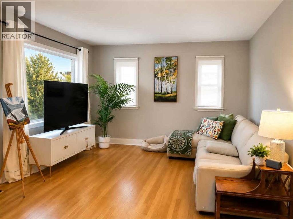 618 11 Avenue NE, Calgary, Alberta  T2E 0Z7 - Photo 11 - A2324297