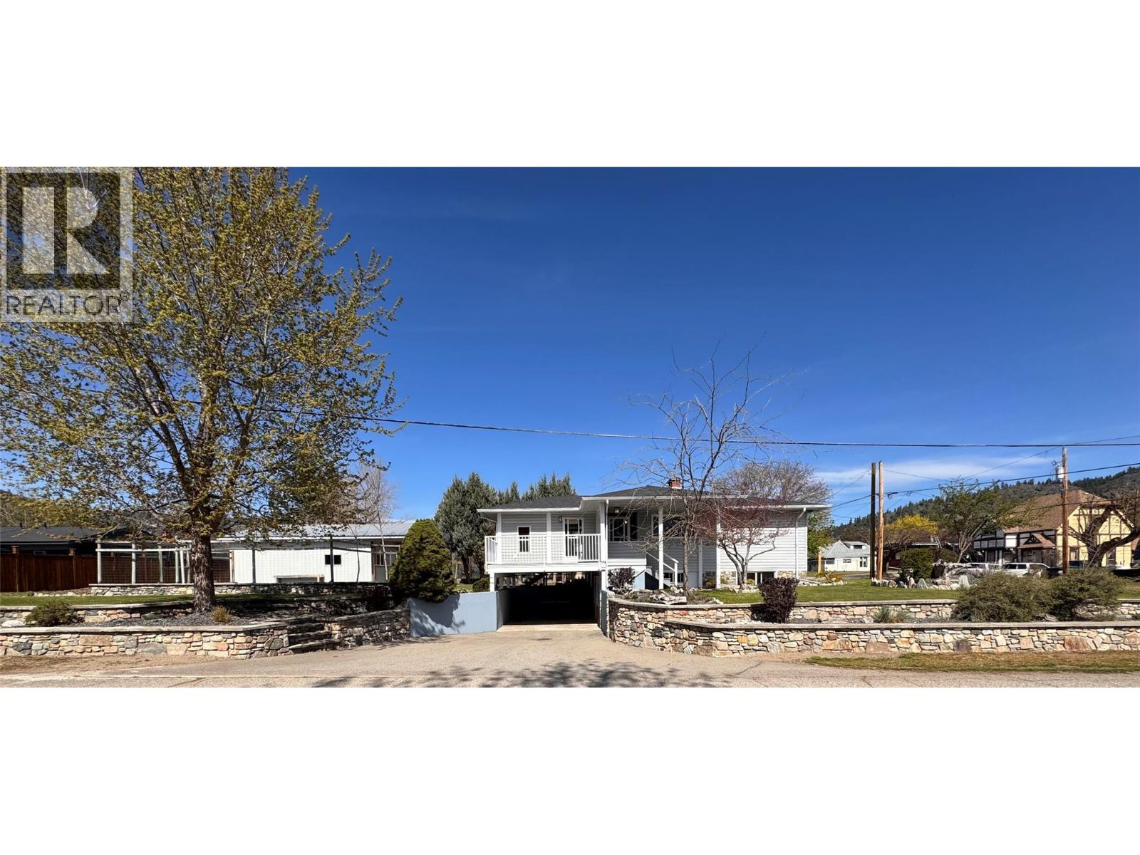 7027 18th Street, Grand Forks, British Columbia  V0H 1H2 - Photo 2 - 10384273