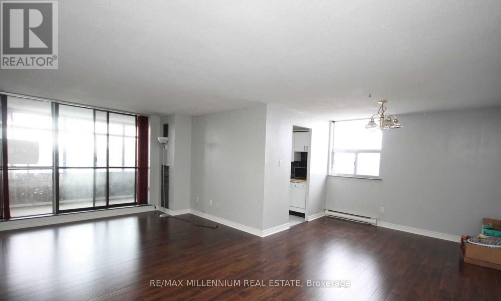 1512 - 15 Kensington Rd Road, Brampton, Ontario L6T 3W2 - Photo 2 - W13603178