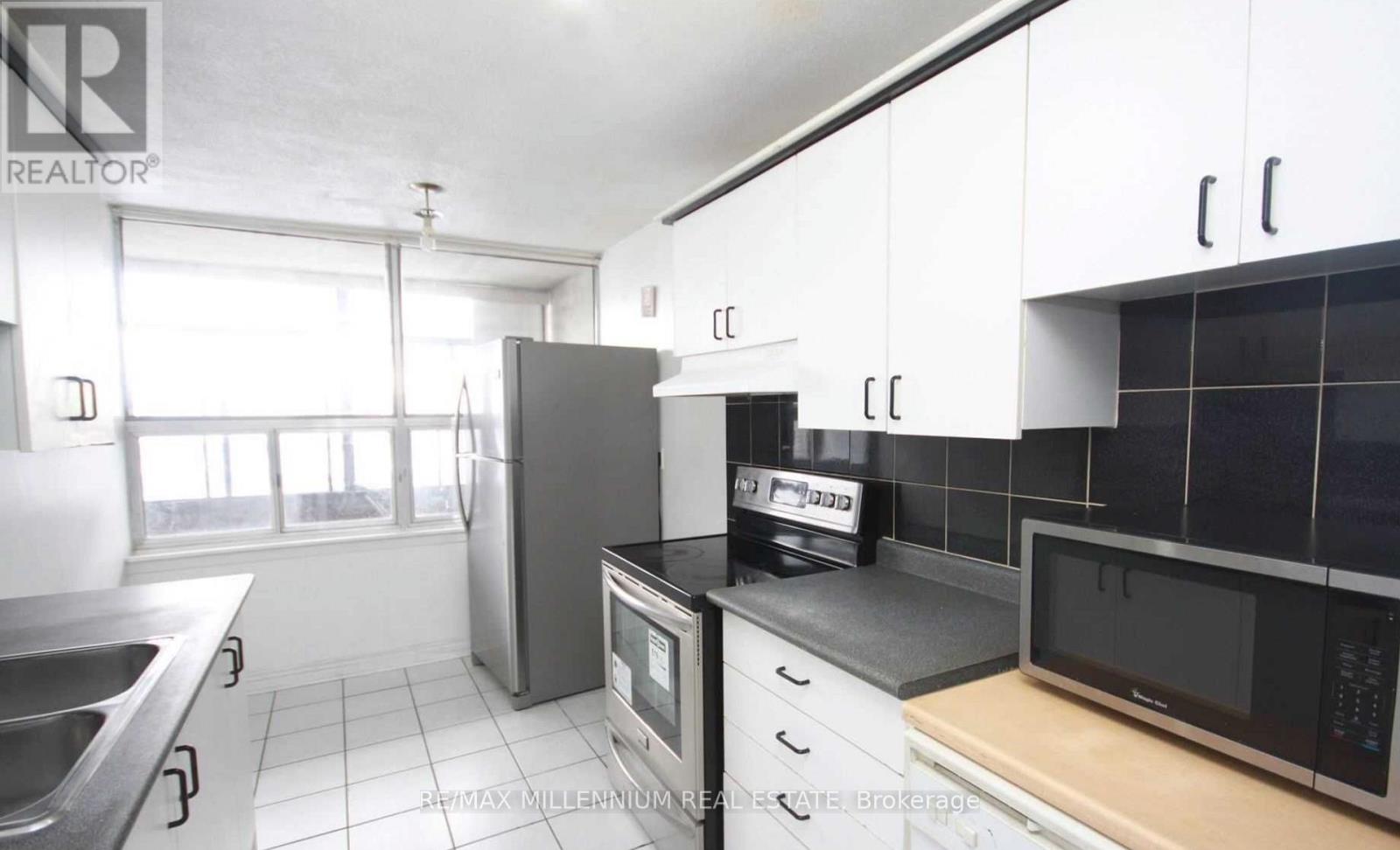 1512 - 15 Kensington Rd Road, Brampton, Ontario L6T 3W2 - Photo 3 - W13603178