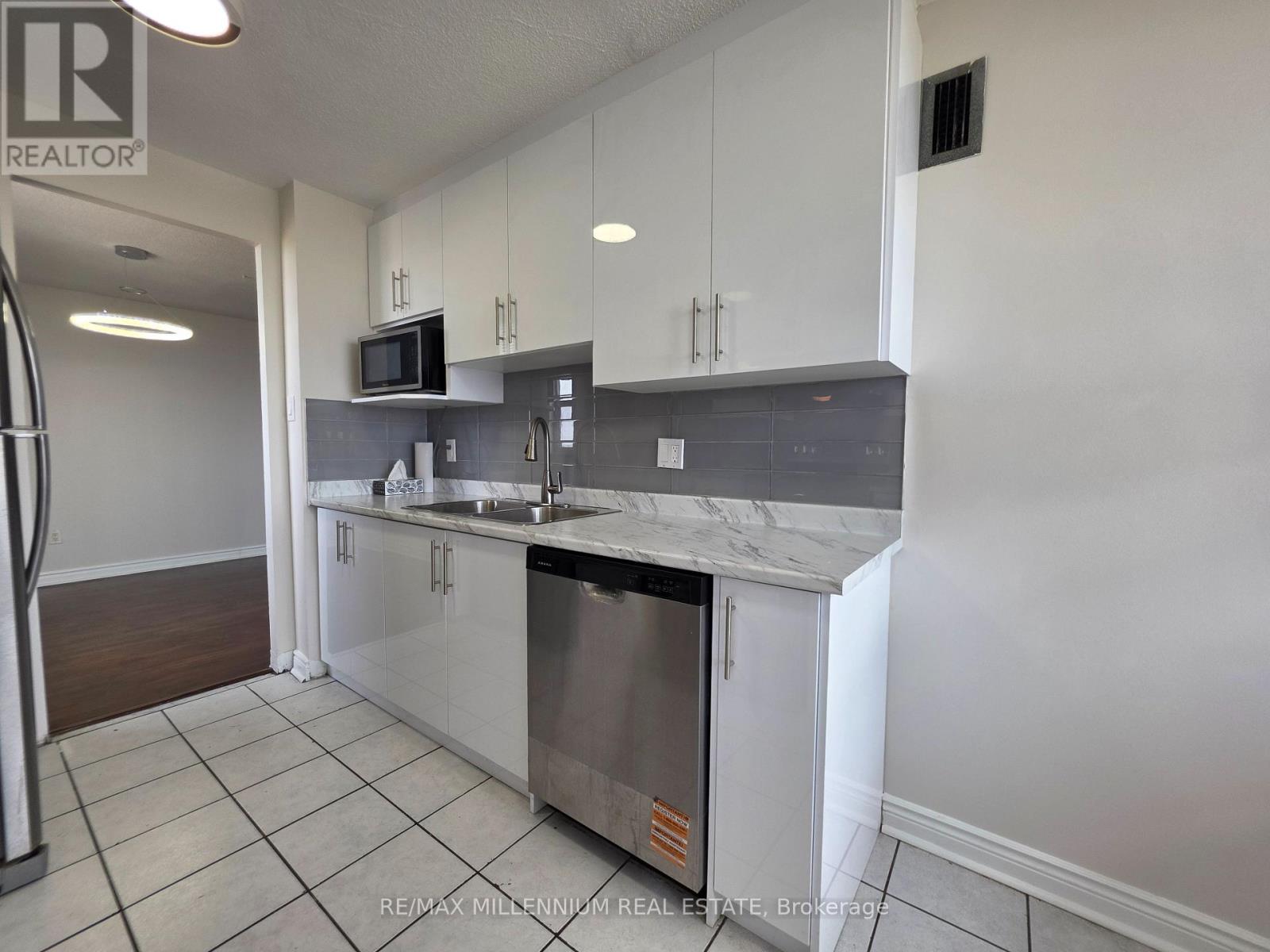 1512 - 15 Kensington Rd Road, Brampton, Ontario L6T 3W2 - Photo 5 - W13603178