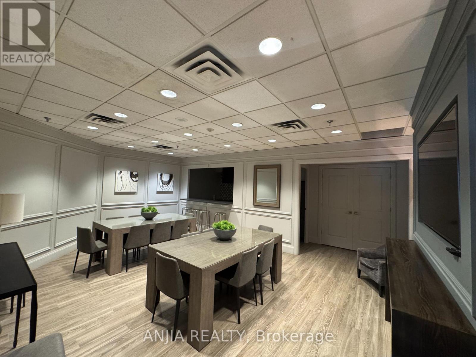 211 - 75 York Mills Road, Toronto, Ontario  M2P 2E7 - Photo 2 - C13629424