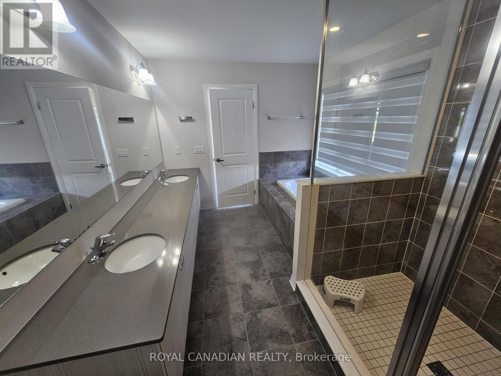 233 Leslie Davis Street, North Dumfries, Ontario  N0B 1E0 - Photo 39 - X13629448