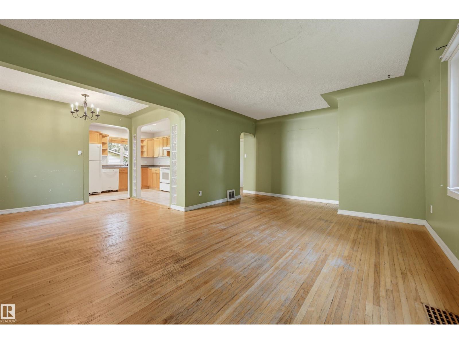 7754 80 Av NW NW, Edmonton, Alberta  T6C 0S4 - Photo 4 - E4501807