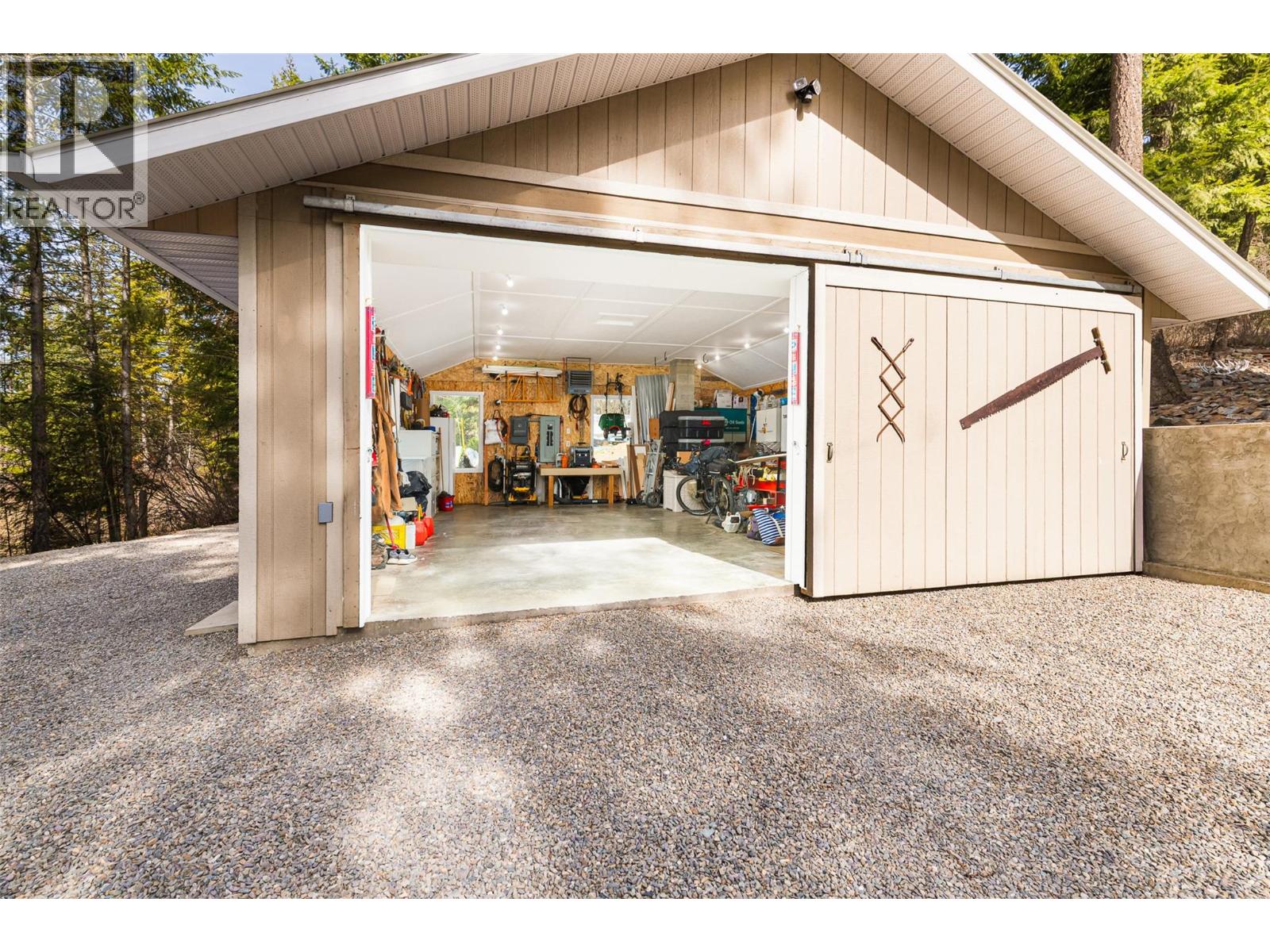 1988 Porthill Road, Lister, British Columbia  V0B 1G2 - Photo 5 - 10380500