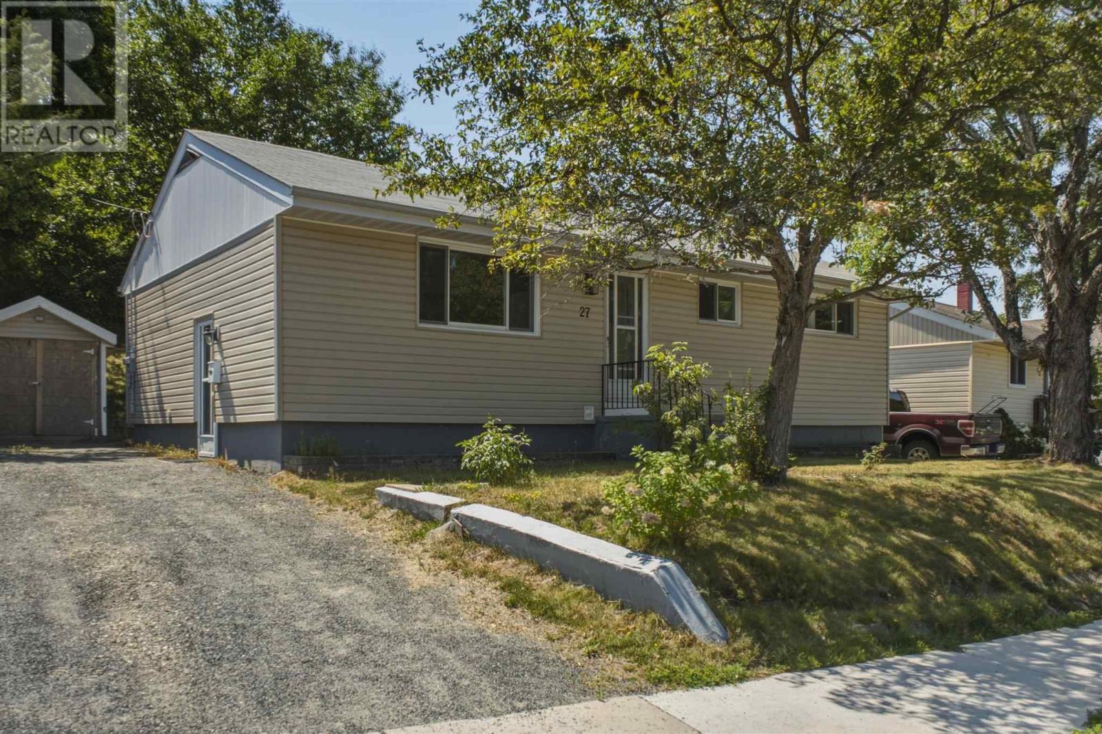 27 Roman Ave, Elliot Lake, Ontario  P5A 1R6 - Photo 2 - SM262026