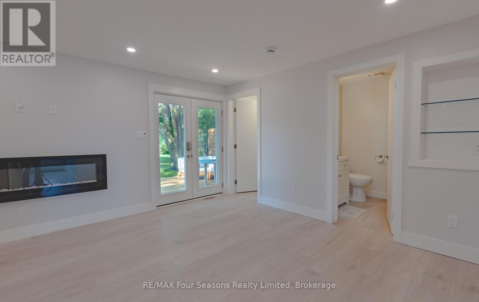9811 Beachwood Road, Collingwood, Ontario  L9Y 5P1 - Photo 4 - S13629516