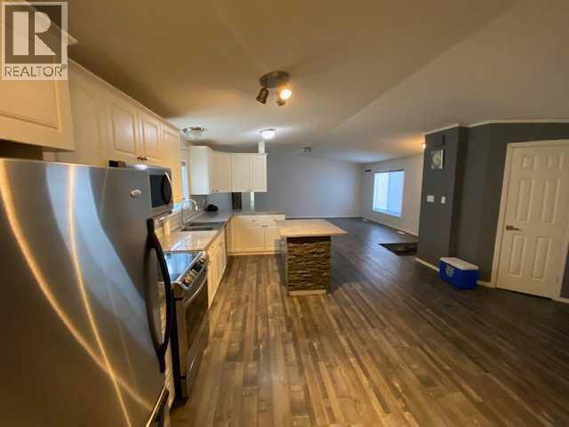7928 97 Avenue, Peace River, Alberta  T8S 1W6 - Photo 5 - A2250780
