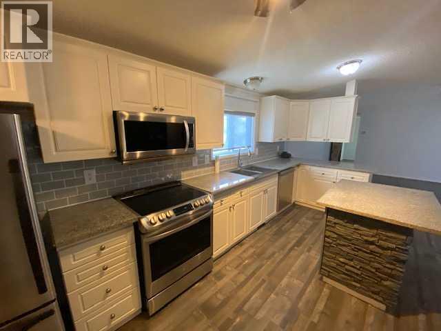 7928 97 Avenue, Peace River, Alberta  T8S 1W6 - Photo 6 - A2250780