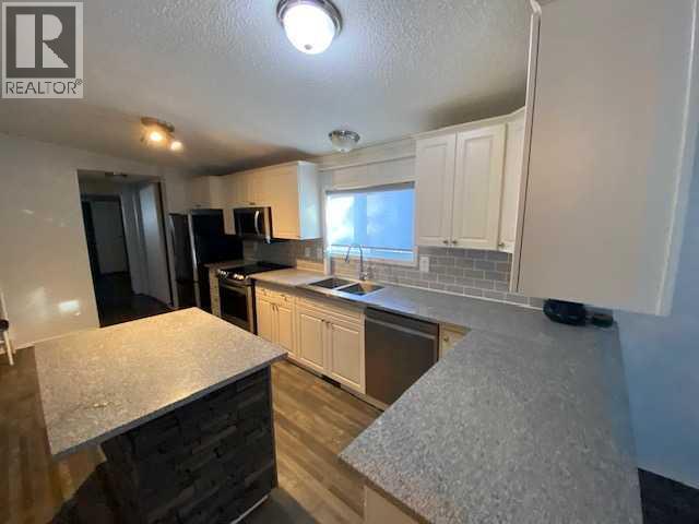 7928 97 Avenue, Peace River, Alberta  T8S 1W6 - Photo 7 - A2250780