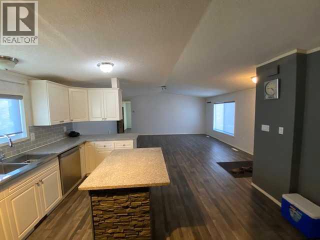 7928 97 Avenue, Peace River, Alberta  T8S 1W6 - Photo 8 - A2250780