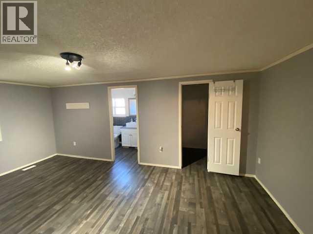 7928 97 Avenue, Peace River, Alberta  T8S 1W6 - Photo 11 - A2250780