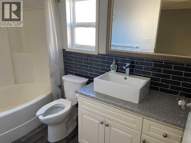 7928 97 Avenue, Peace River, Alberta  T8S 1W6 - Photo 17 - A2250780