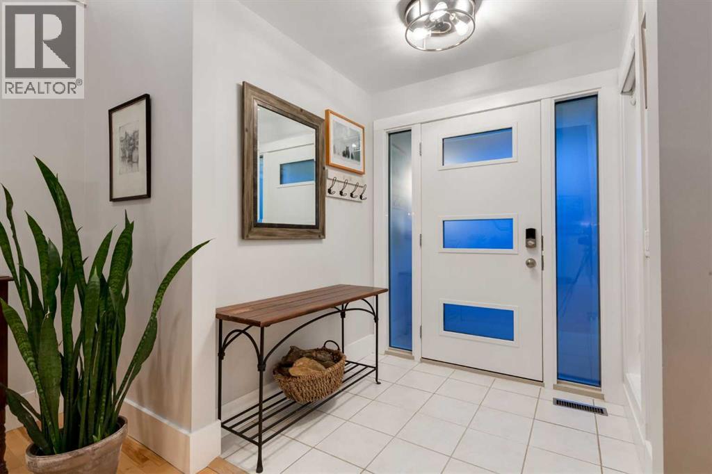 775 Strathcona Drive SW, Calgary, Alberta  T3H 1N8 - Photo 5 - A2332911
