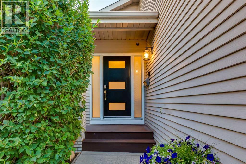 775 Strathcona Drive SW, Calgary, Alberta  T3H 1N8 - Photo 3 - A2332911