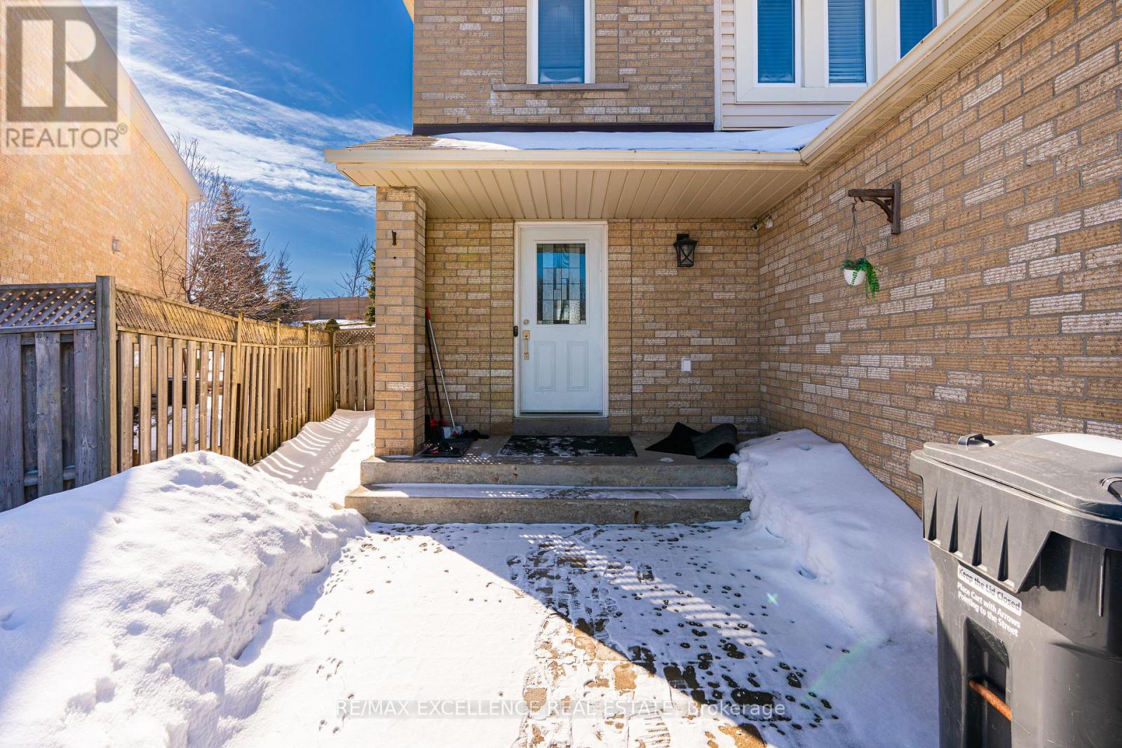 46 Nectarine Crescent, Brampton, Ontario  L6S 5Z1 - Photo 2 - W13629506