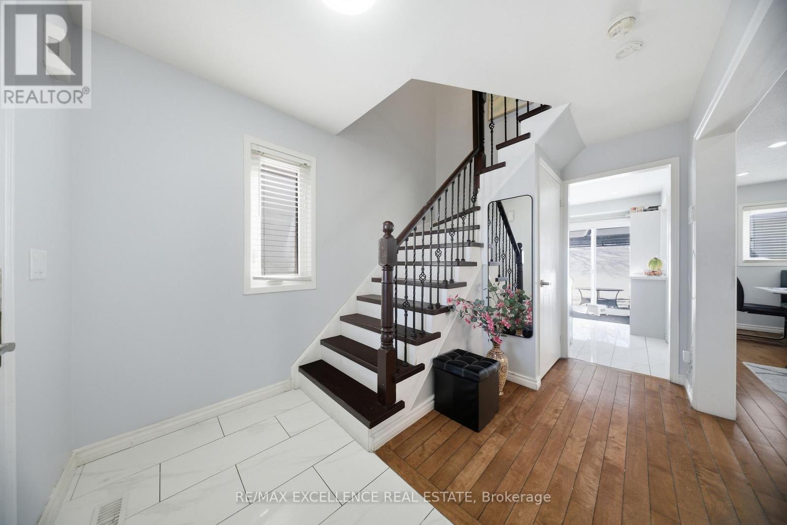 46 Nectarine Crescent, Brampton, Ontario  L6S 5Z1 - Photo 4 - W13629506