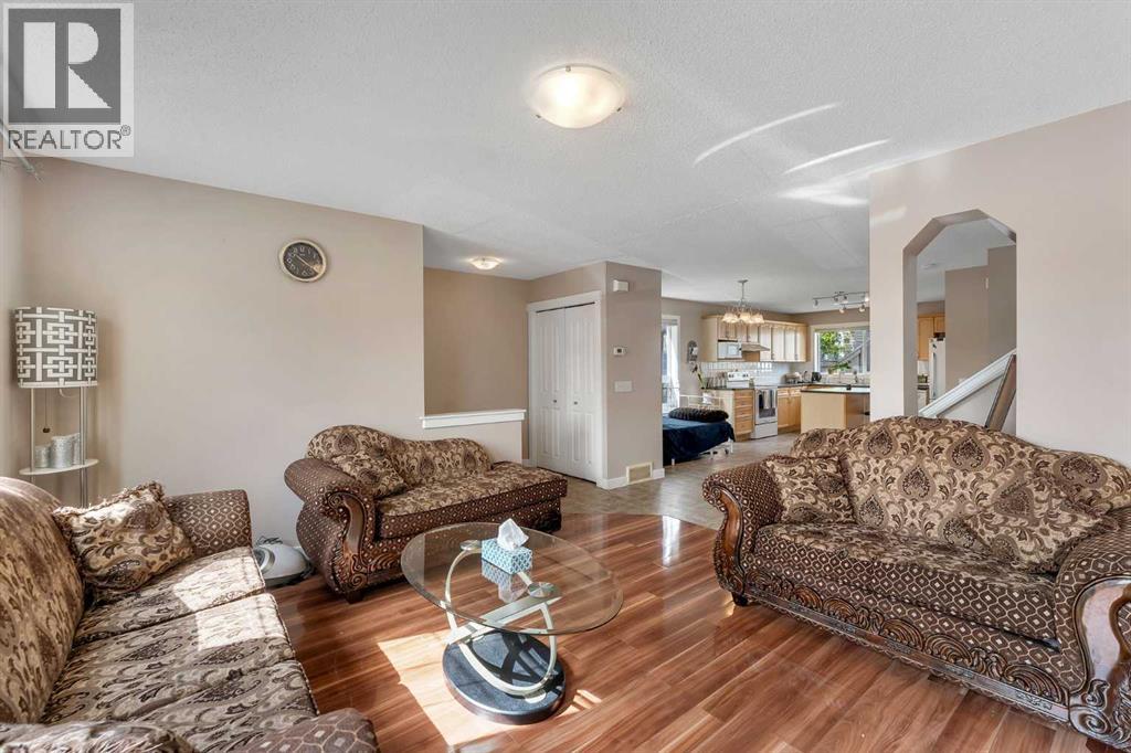 91 Saddlebrook Way NE, Calgary, Alberta  T3J 5M8 - Photo 9 - A2326030