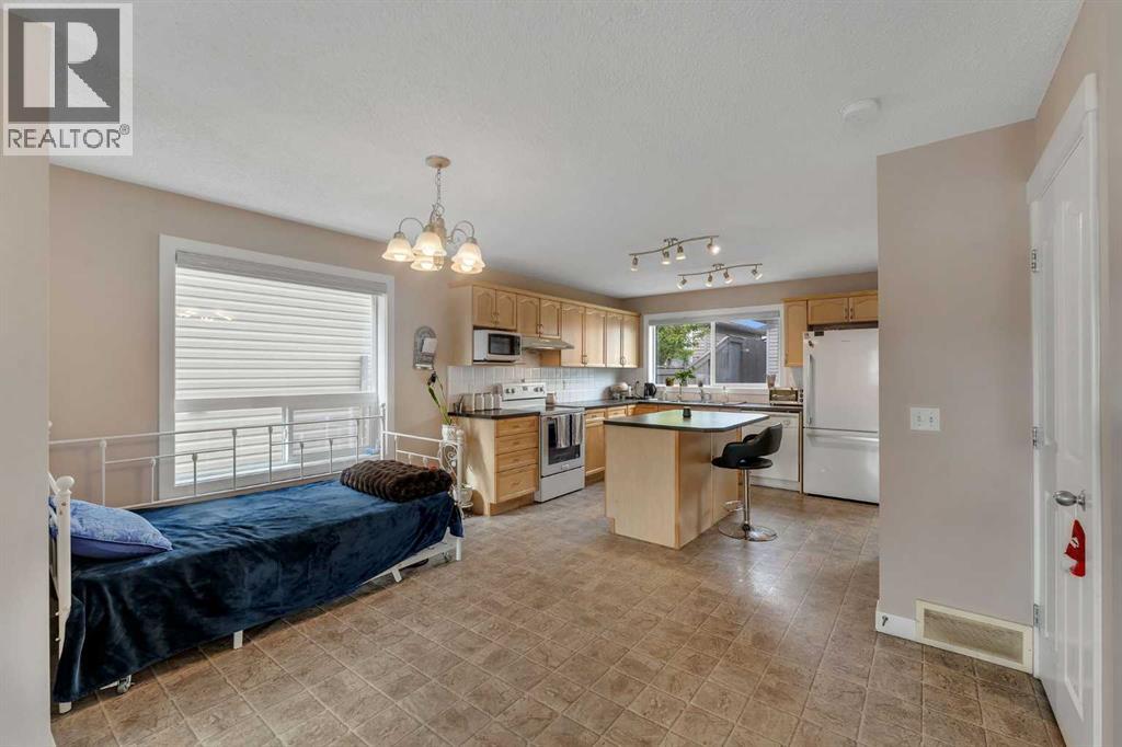 91 Saddlebrook Way NE, Calgary, Alberta  T3J 5M8 - Photo 11 - A2326030