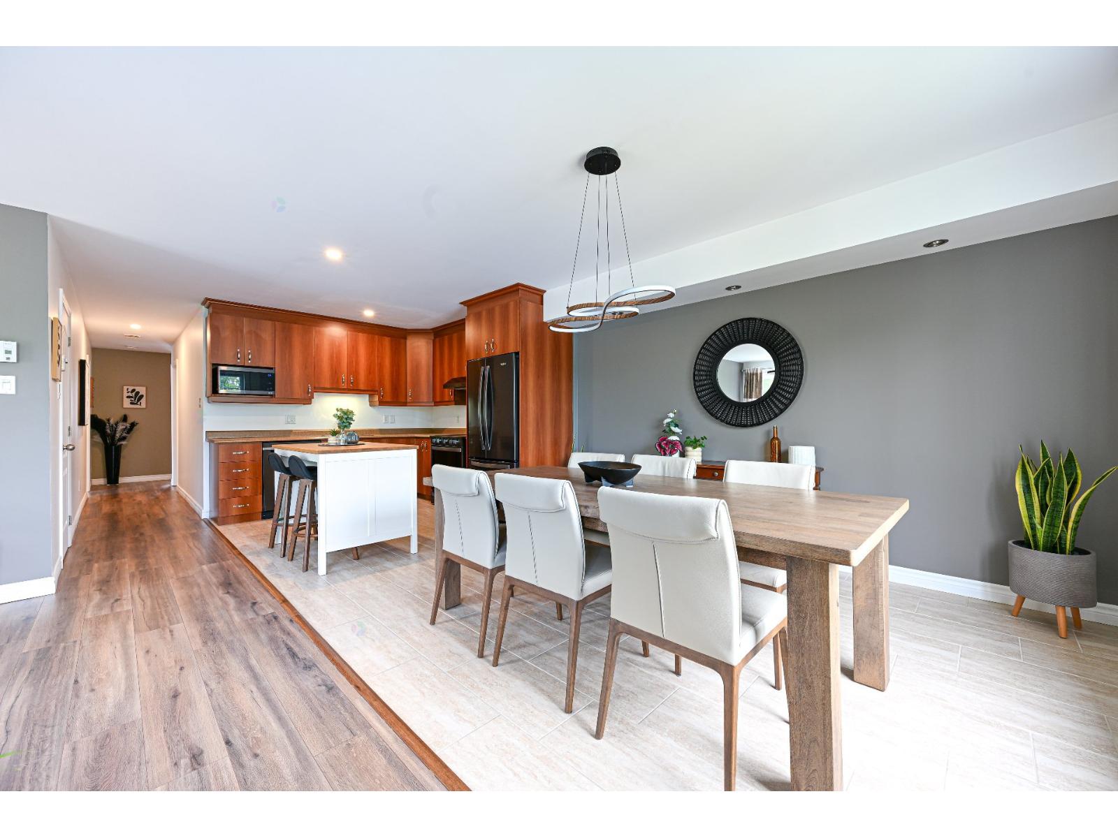 6576 Rue Vézina Québec (La Haute-Saint-Charles) Quebec Canada G3E2J3