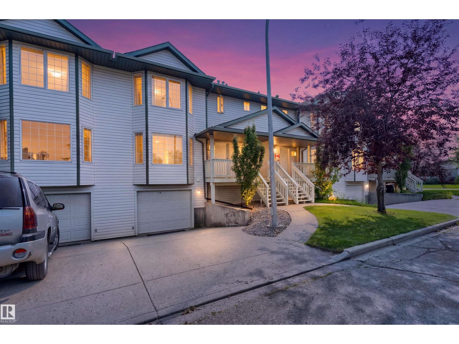 15817 102 AV NW, Edmonton, Alberta