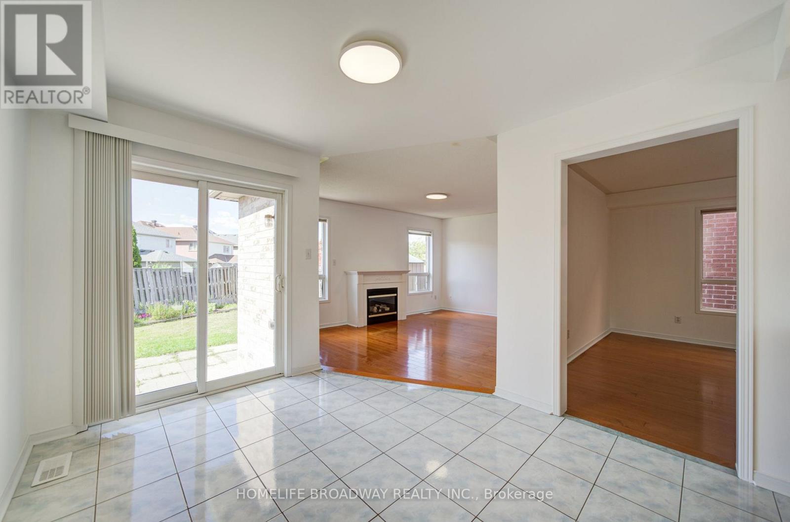 16 Raymond Bartlett Avenue, Markham, Ontario  L3R 5H7 - Photo 13 - N13629532