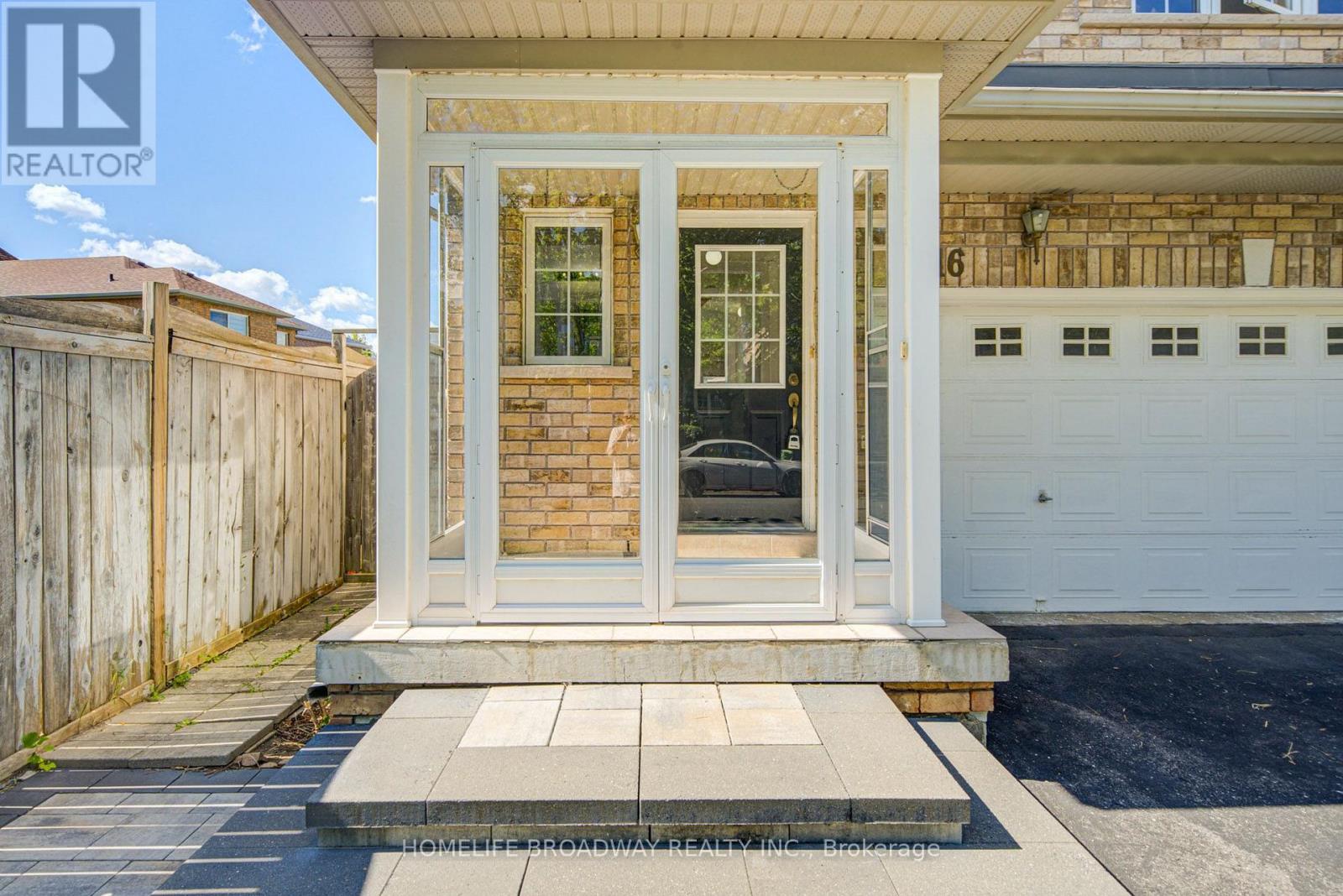 16 Raymond Bartlett Avenue, Markham, Ontario  L3R 5H7 - Photo 2 - N13629532