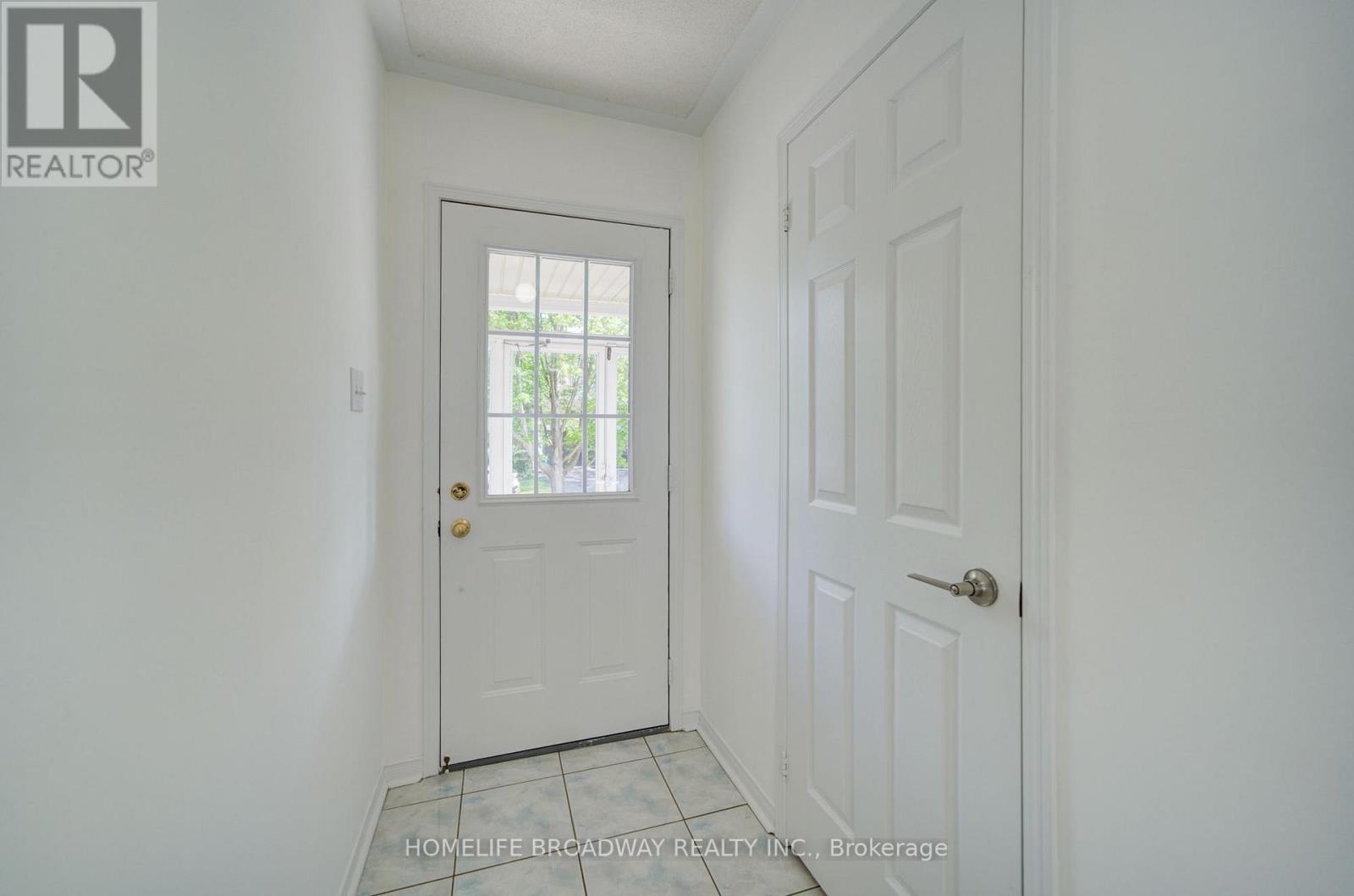 16 Raymond Bartlett Avenue, Markham, Ontario  L3R 5H7 - Photo 3 - N13629532