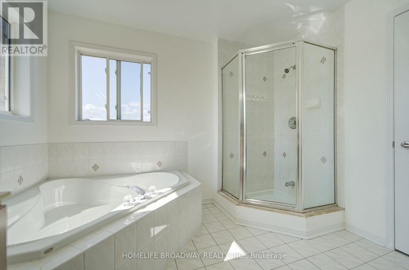 16 Raymond Bartlett Avenue, Markham, Ontario  L3R 5H7 - Photo 32 - N13629532