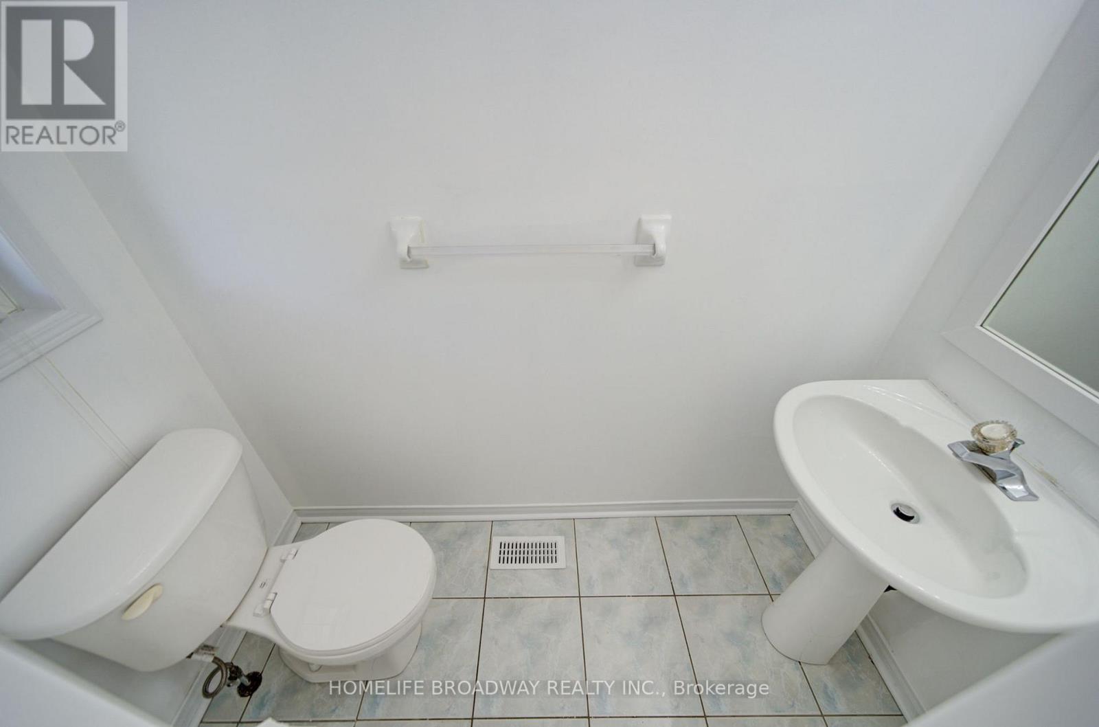 16 Raymond Bartlett Avenue, Markham, Ontario  L3R 5H7 - Photo 5 - N13629532