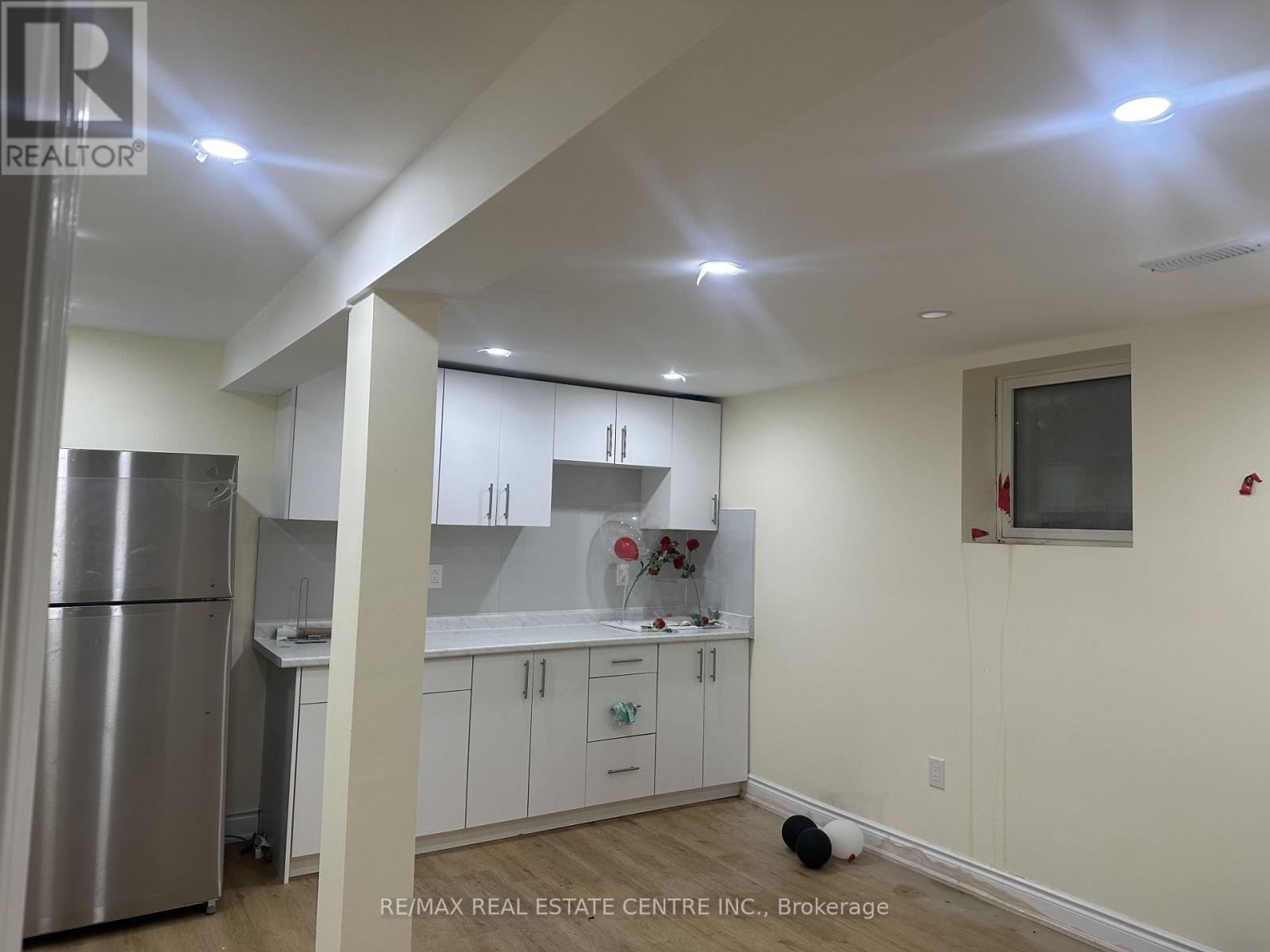 Basement - 31 Haslemere Avenue, Brampton, Ontario L6W 2X3 - Photo 11 - W13105024