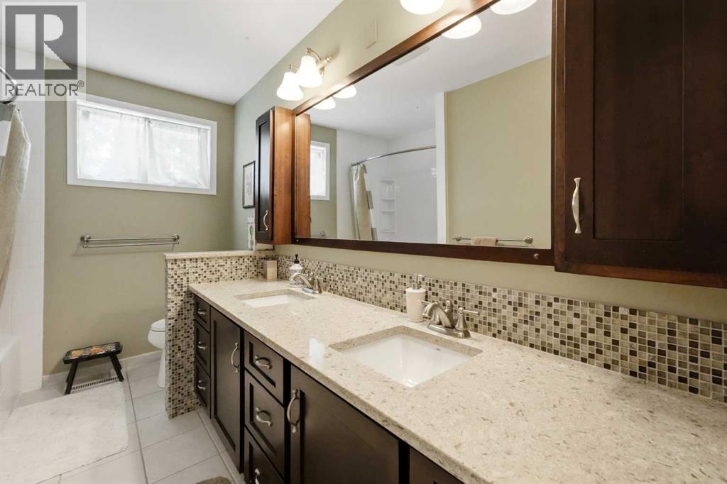 8 Sydney Close, Red Deer, Alberta  T4N 0E1 - Photo 22 - A2334098