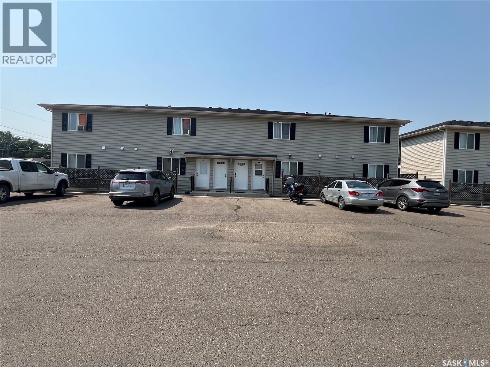 102 825 Gladstone STREET E, Swift Current, Saskatchewan