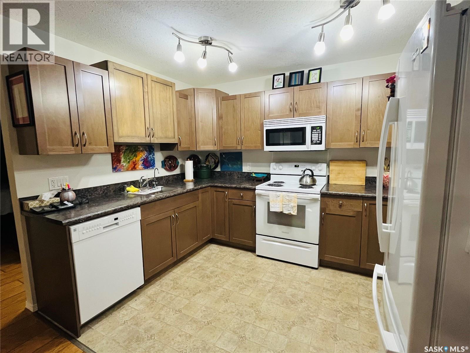 102 825 Gladstone Street E, Swift Current, Saskatchewan  S9H 5P1 - Photo 3 - SK044293