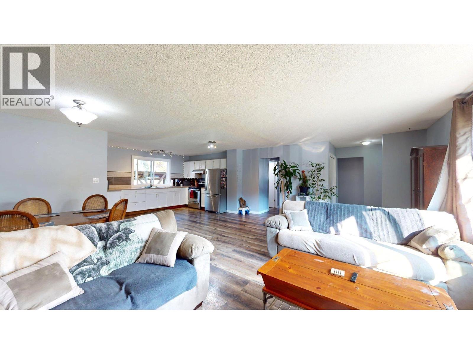 2405 Arbutus Street, Elkford, British Columbia  V0B 1H0 - Photo 14 - 10396382