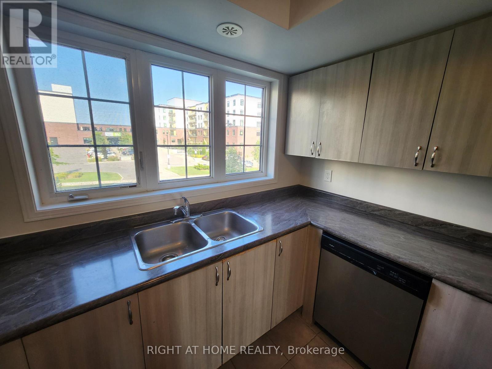 2564 Bromus Path, Oshawa, Ontario  L1L 0K7 - Photo 6 - E13629670