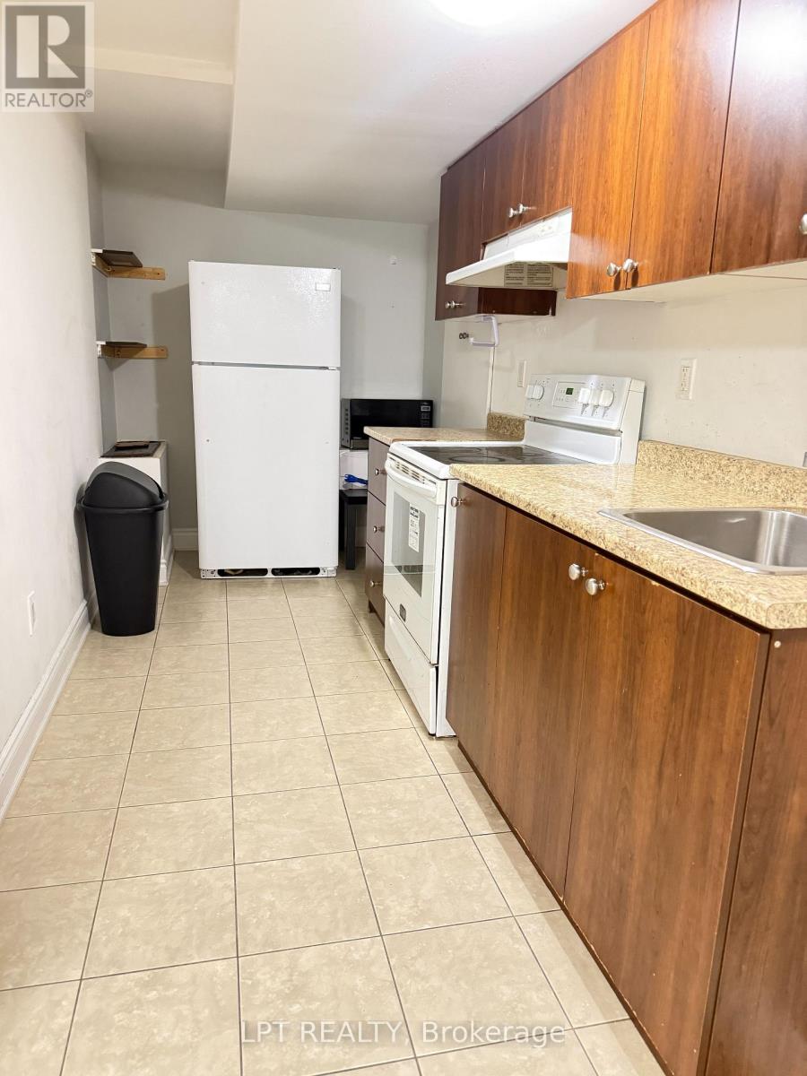 Basement - 3304 Sunlight Street, Mississauga, Ontario  L5M 0G8 - Photo 4 - W13488034