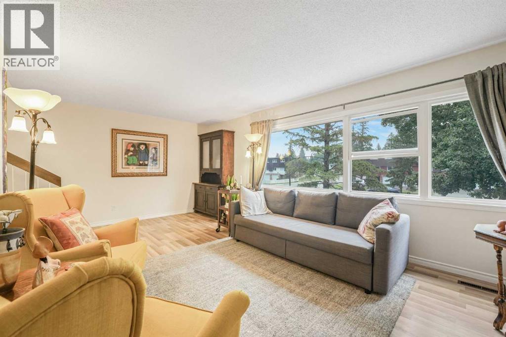 70 Brae Glen Lane SW, Calgary, Alberta  T2W 1B6 - Photo 20 - A2332250