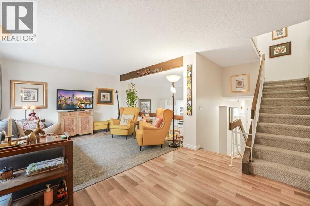 70 Brae Glen Lane SW, Calgary, Alberta  T2W 1B6 - Photo 18 - A2332250