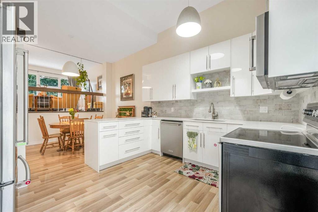 70 Brae Glen Lane SW, Calgary, Alberta  T2W 1B6 - Photo 12 - A2332250