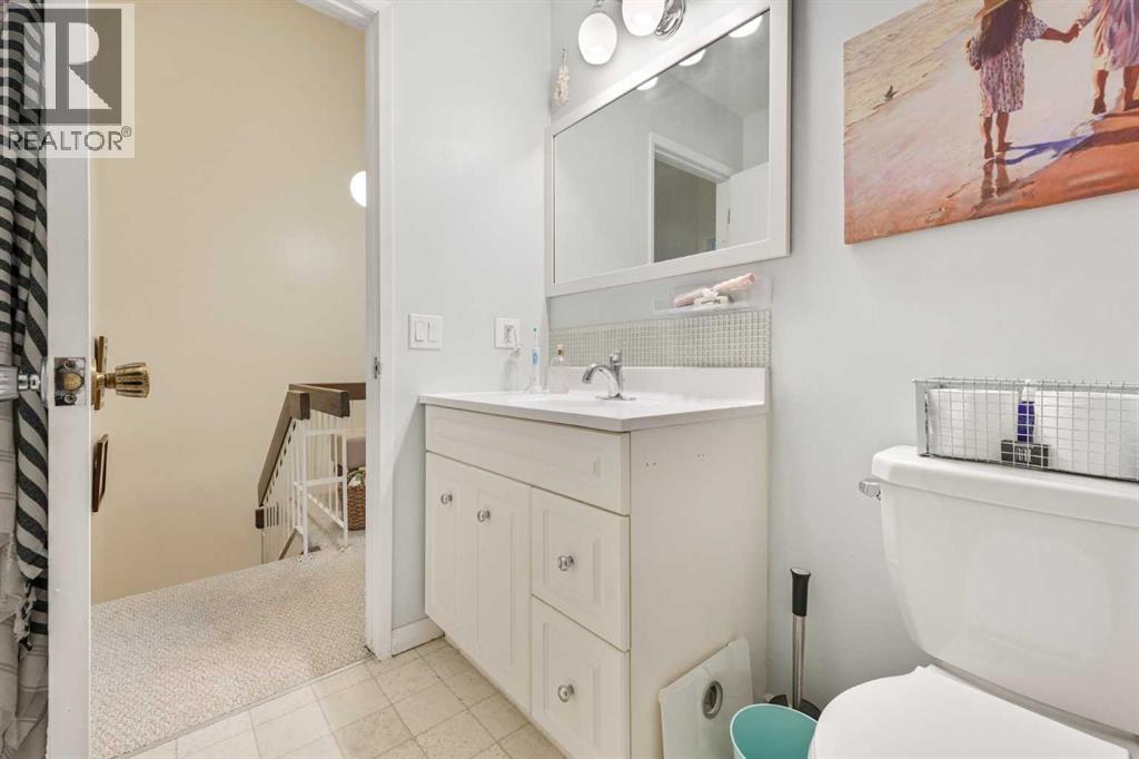 70 Brae Glen Lane SW, Calgary, Alberta  T2W 1B6 - Photo 38 - A2332250